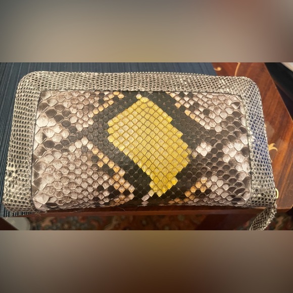 Gorgeous REAL python snake wallet. colors, one side yellow & the other blue - Picture 1 of 8